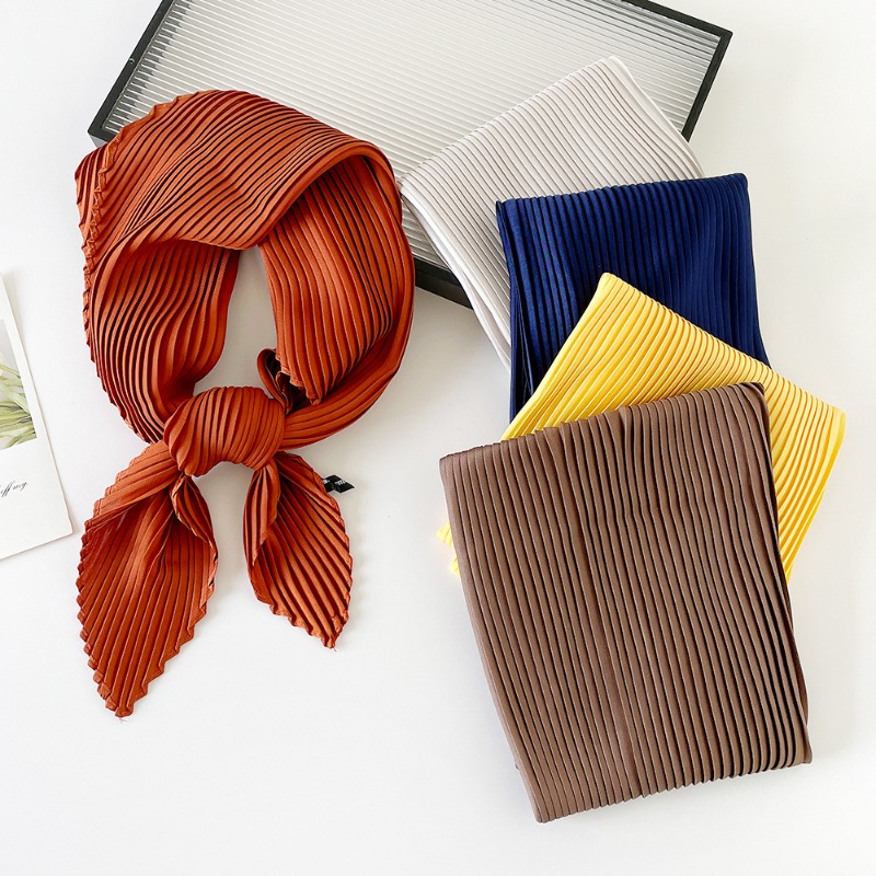 Ascot Neck Scarf - 26 色の女性スクエアスカーフスキニーリボンヘッドネック小さなプリーツヘアネクタイバンドハンカチサテンスカーフスカーフ