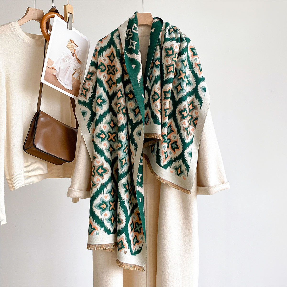 女性用リバーシブルイミテーションカシミヤスカーフ 冬用 厚手 - Woven Scarf Blanket のレビューと価格